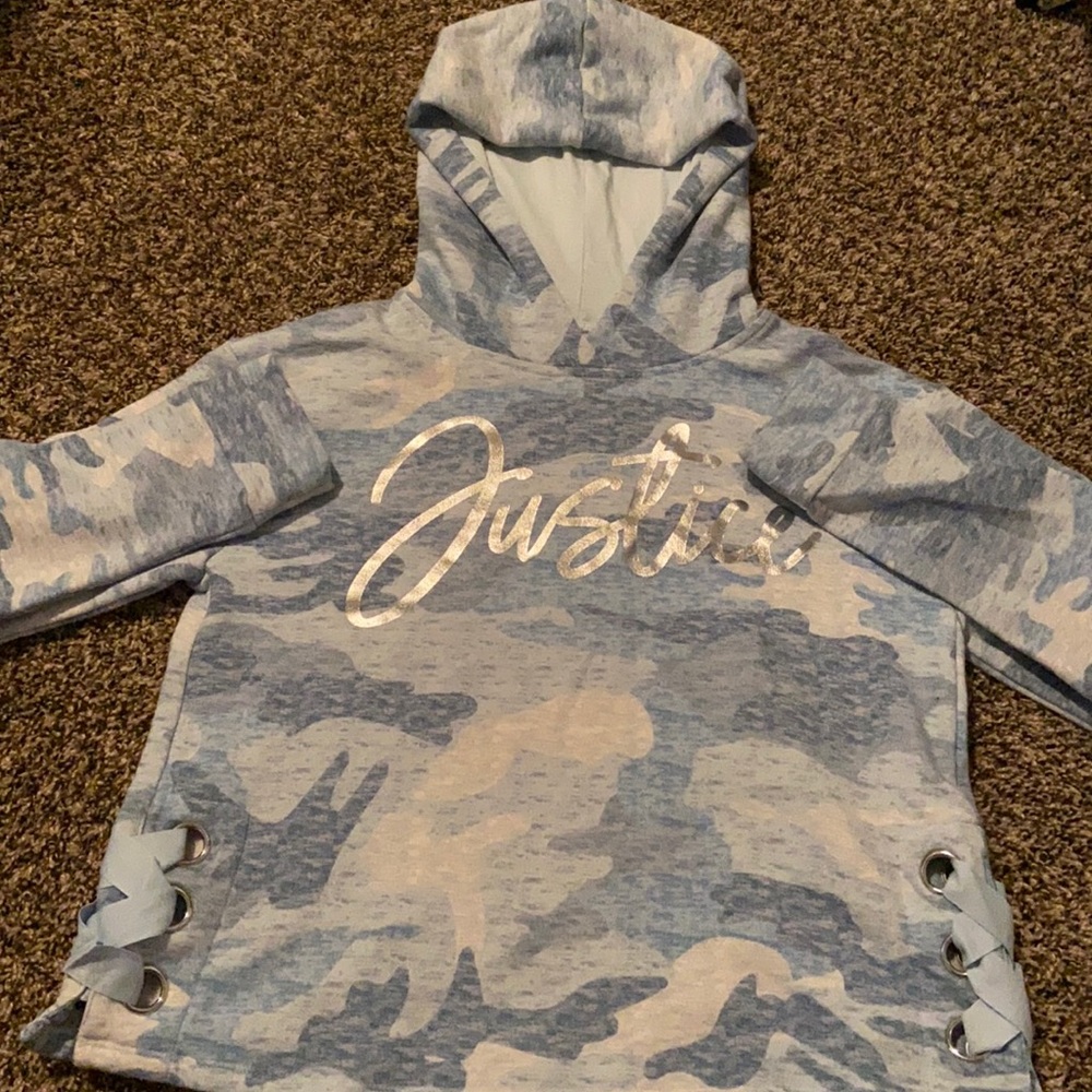 camouflage justice cropped hoodie with ribbon tie